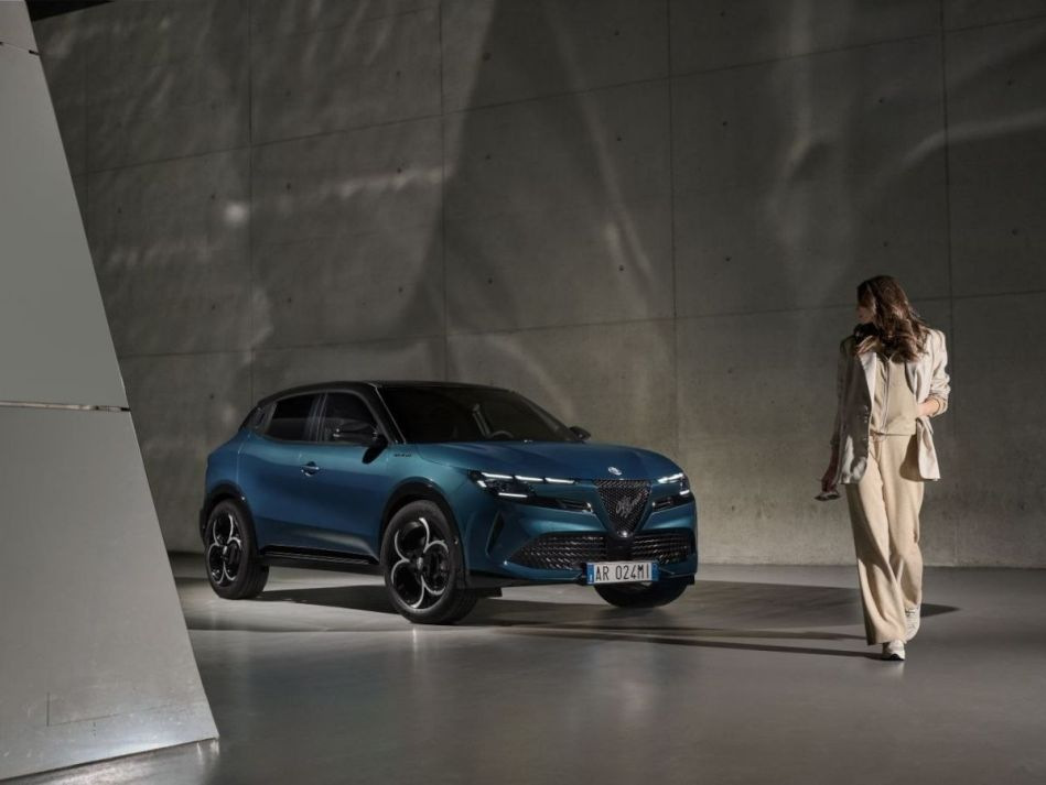 Alfa Romeo Junior 2024 -crossoverin koeajo