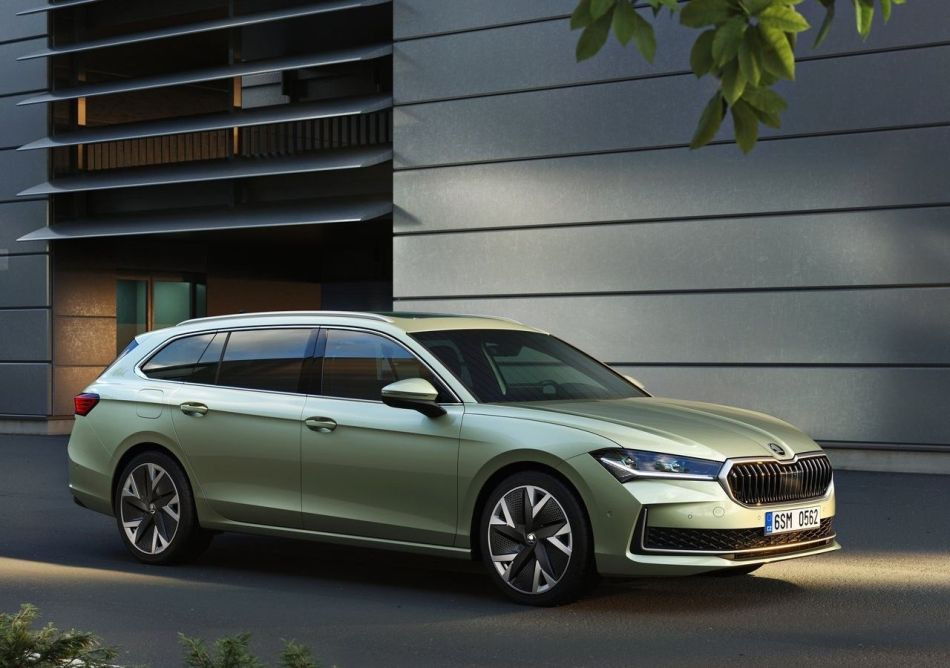 Skoda Superb Combi 2024 -farmariauton koeajo