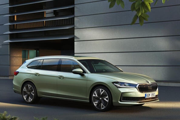 Skoda Superb Combi 2024 -farmariauton koeajo
