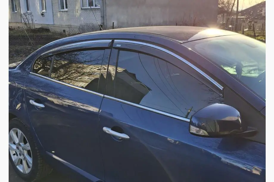 Renault Fluence 2009–2016 Ikkunatuuliohjaimet kromilistalla (4 kpl, Niken) Kuva 5