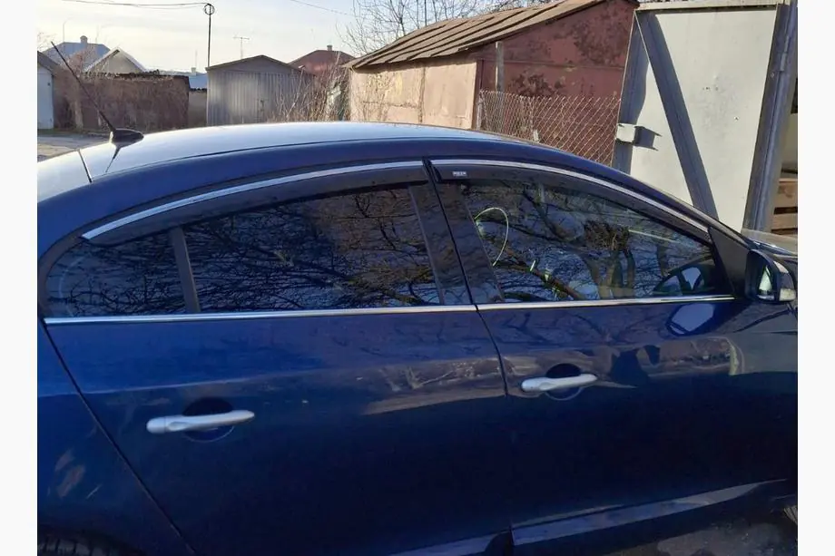 Renault Fluence 2009–2016 Ikkunatuuliohjaimet kromilistalla (4 kpl, Niken) Kuva 6