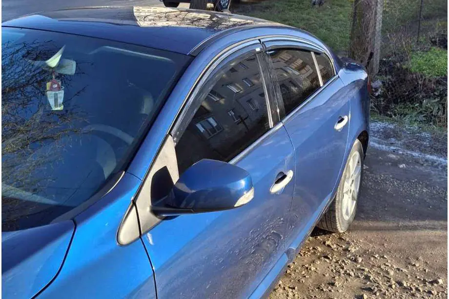 Renault Fluence 2009–2016 Ikkunatuuliohjaimet kromilistalla (4 kpl, Niken) Kuva 1