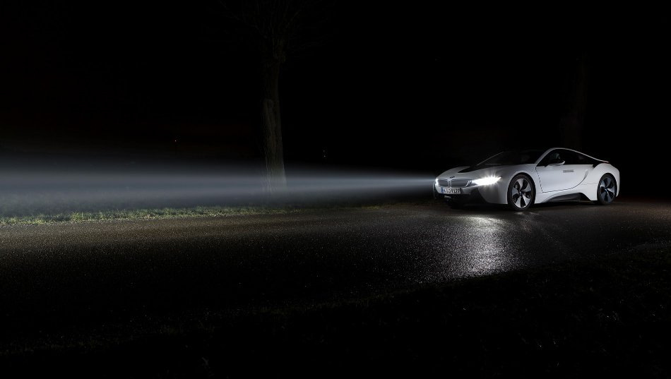 Ajovalojen laservalo: scifiä vai autojen tulevaisuus?