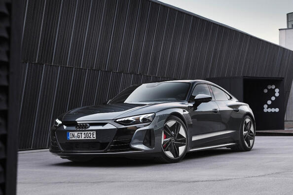 Audi RS e-tron GT: sähköinen hirviö ja räjähtävä kiihtyvyys