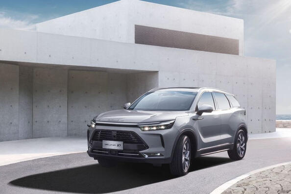 BAIC X7: tyylikäs haastaja keskikokoisten crossoverien luokassa