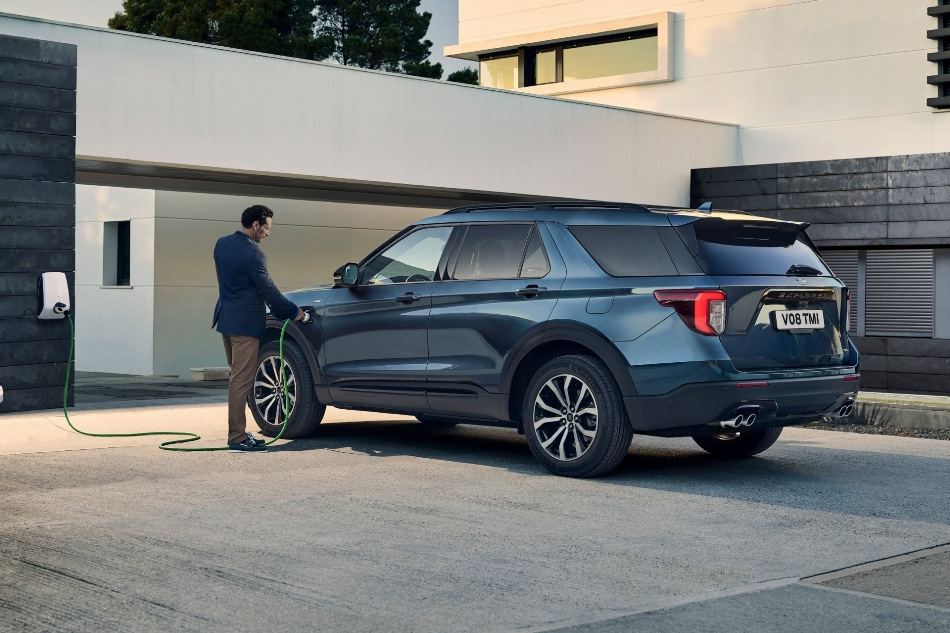 Ford Explorer Hybrid: taloudellinen kompromissi suurten katumaastureiden joukossa