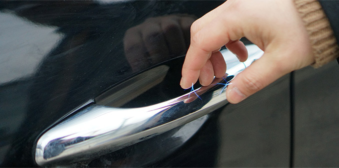 Miksi auto antaa joskus sähköiskun?