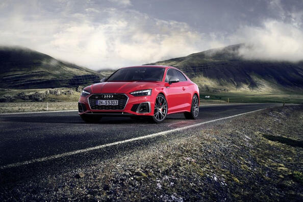 Katsaus suorituskykyiseen Audi S5 Coupeen