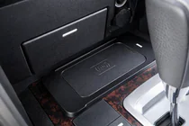 Toyota Land Cruiser 200 2007–2021 Langattoman puhelinlatauksen asennussarja (2007-2015) kuva 1