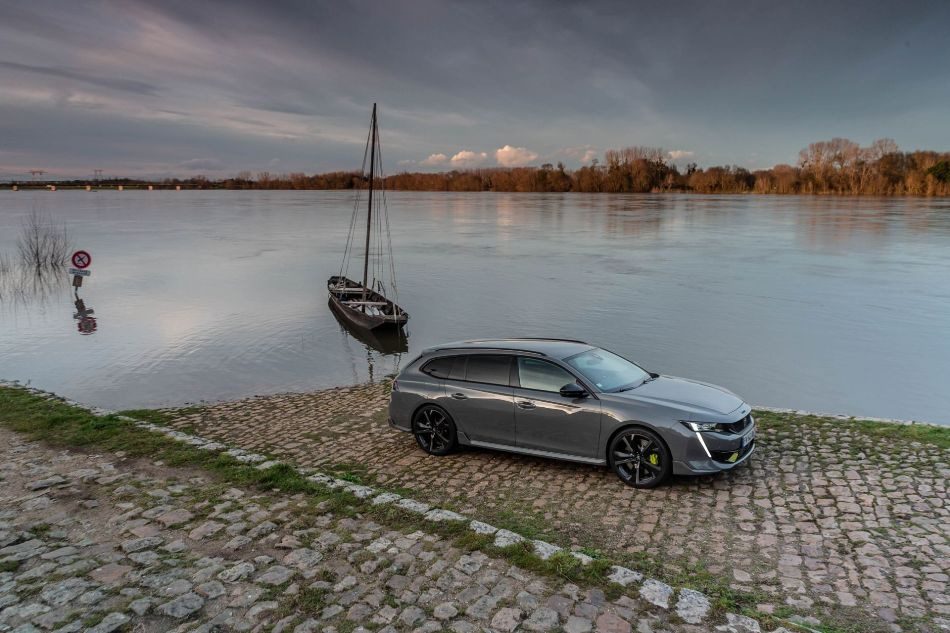 Koeajo: 360-hevosvoimainen hybridi Peugeot 508 SW PSE -farmari