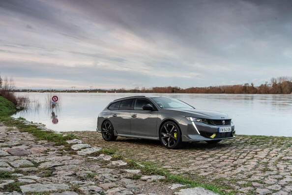 Koeajo: 360-hevosvoimainen hybridi Peugeot 508 SW PSE -farmari