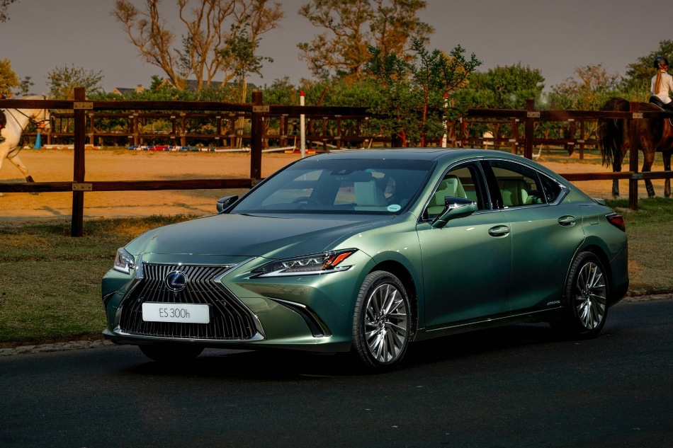Lexus ES Hybrid: ylellisyyttä ja hiljaisuutta sähköllä
