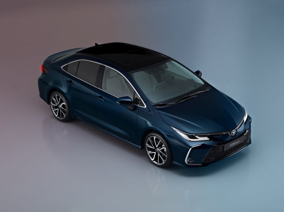 Arvostelussa uudistettu Toyota Corolla Sedan 2023