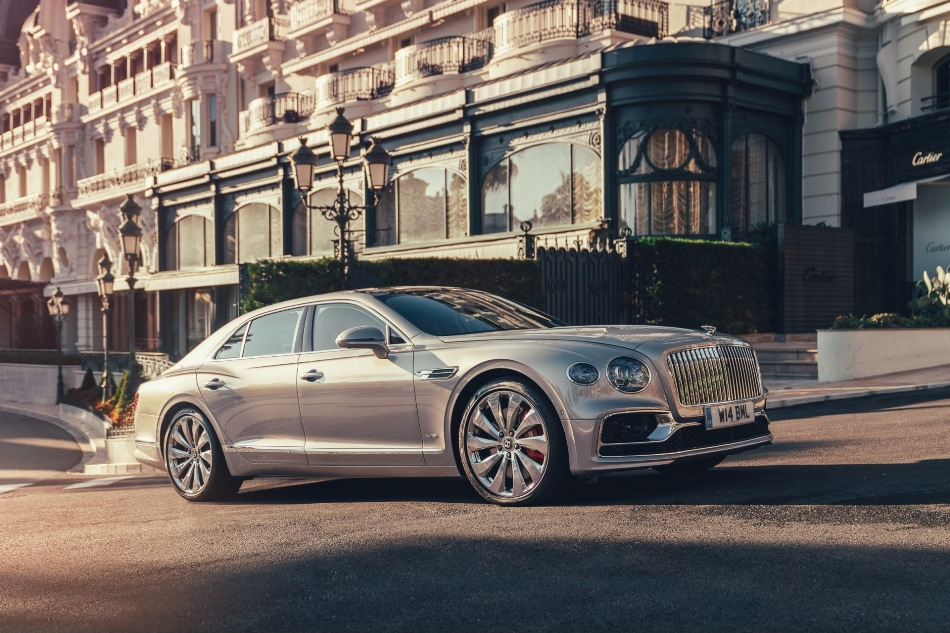 Bentley Flying Spur: ylellinen sedan, joka yhdistää perinteen ja teknologian