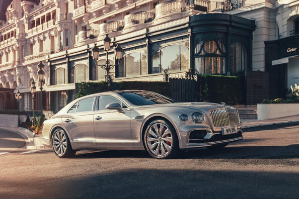 Bentley Flying Spur: ylellinen sedan, joka yhdistää perinteen ja teknologian
