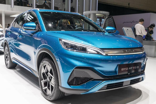 BYD Atto 3: koeajo kiinalaisesta sähköcrossoverista, jossa on luonnetta