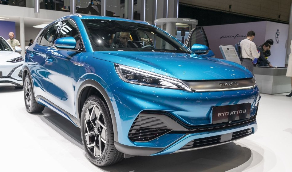 BYD Atto 3: koeajo kiinalaisesta sähköcrossoverista, jossa on luonnetta
