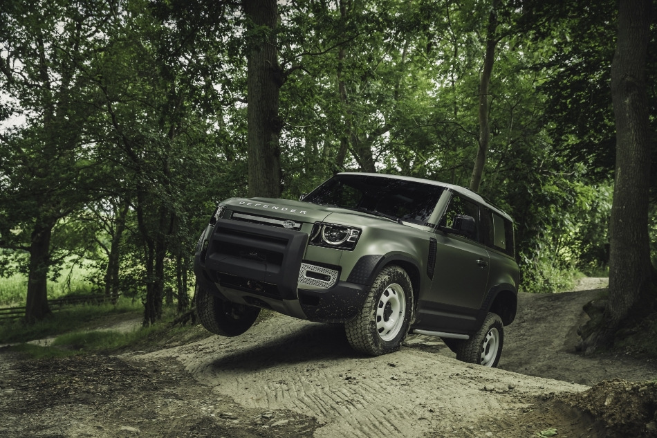 Land Rover Defender 90: koeajo – kolmiovinen maastoauto