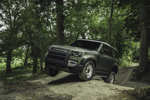 Land Rover Defender 90: koeajo – kolmiovinen maastoauto