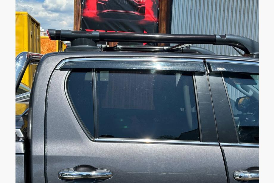 Toyota Hilux 2015– Shark-kattokaiteet (poikkipalkilla) Musta väri Kuva 7