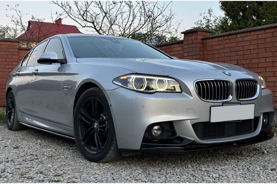 BMW 5-sarja F10/F11 2010–2016 DPT V-1 helmalevikkeet (M-Sport/M5 helmoihin, kiiltävä musta) Image