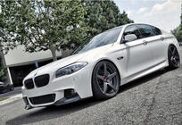 BMW 5-sarja F10/F11 2010–2016 Etupuskurin lip spoiler DPT Lip V-3 (M-Performance, kiiltävä musta) kuva 3