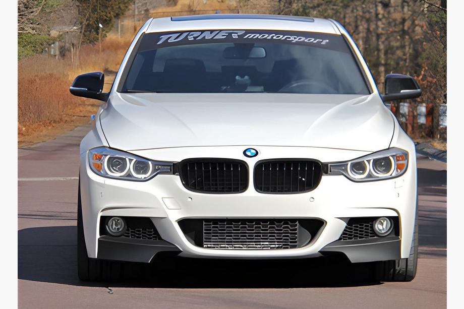 BMW 3-sarja F30/F31 2012–2019 Etupuskurin lipa DPT Flap (M-Performance, kiiltävän musta) Image