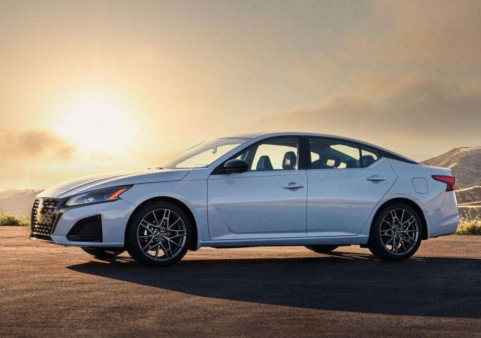 Nissan Altima: päivitetty sedan mukavaan ajoon