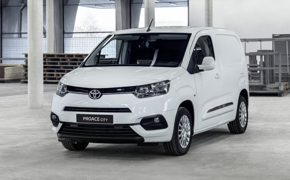 Katsaus kompaktiin Toyota Proace City Van -pakettiautoon