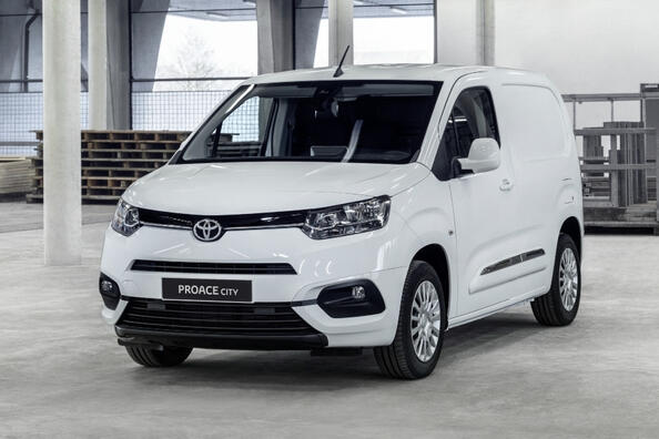 Katsaus kompaktiin Toyota Proace City Van -pakettiautoon
