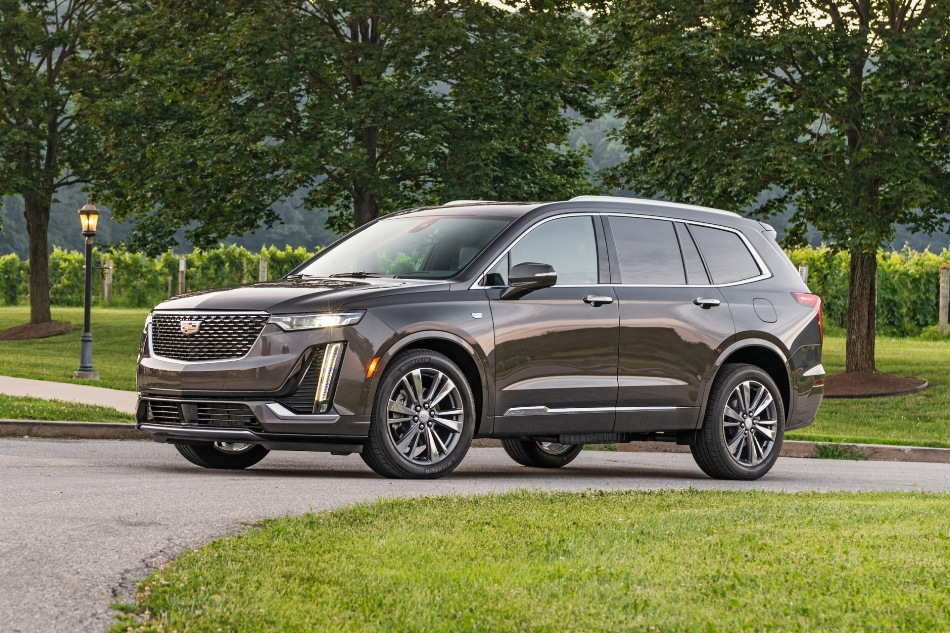 Koeajo: ylellinen keskikokoinen crossover Cadillac XT6