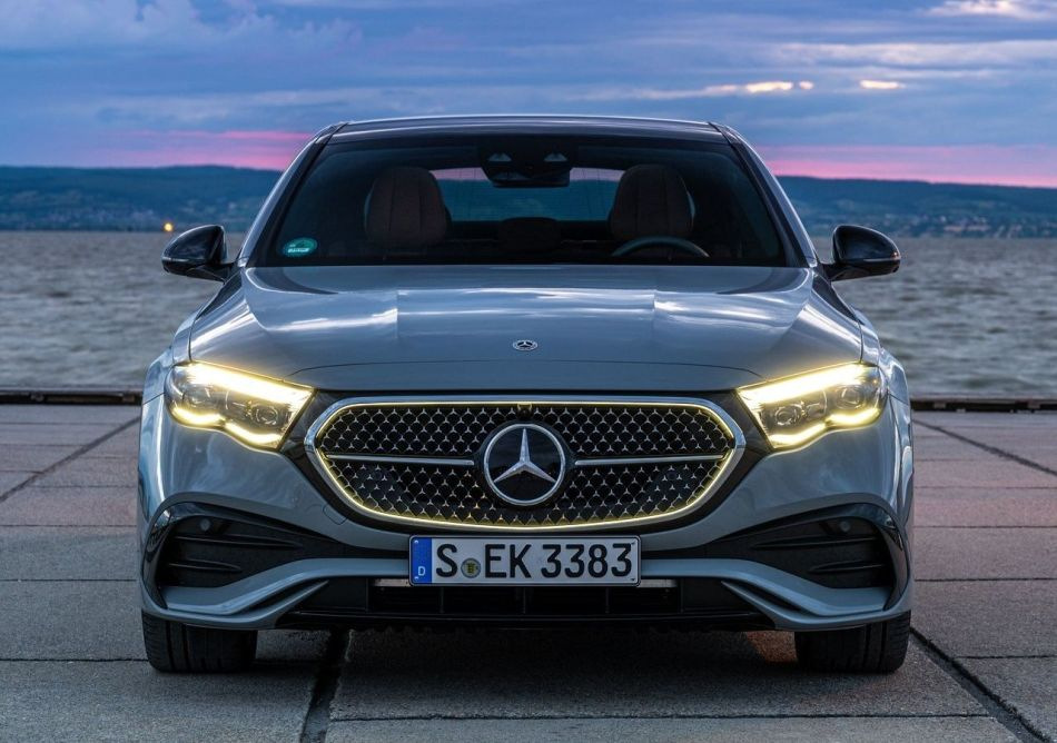 Mercedes-Benz E-Class 2023 -koeajo: uusi ylellisyyden ulottuvuus