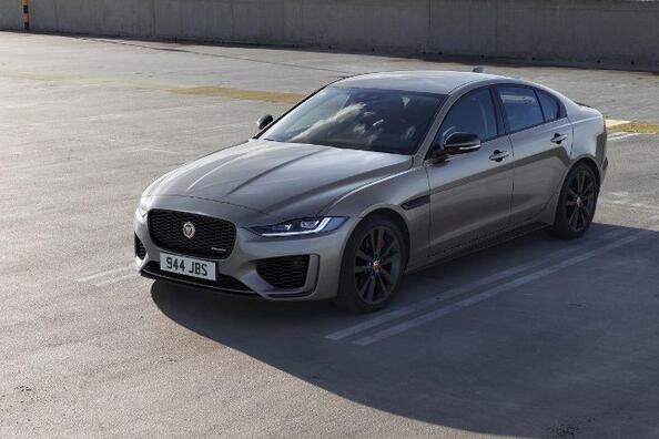 Katsaus brittiläiseen premium-sedaniin Jaguar XE
