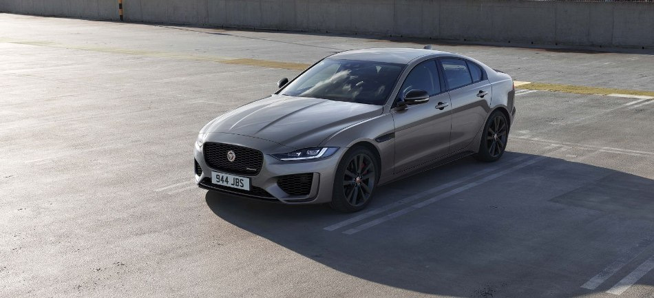 Katsaus brittiläiseen premium-sedaniin Jaguar XE