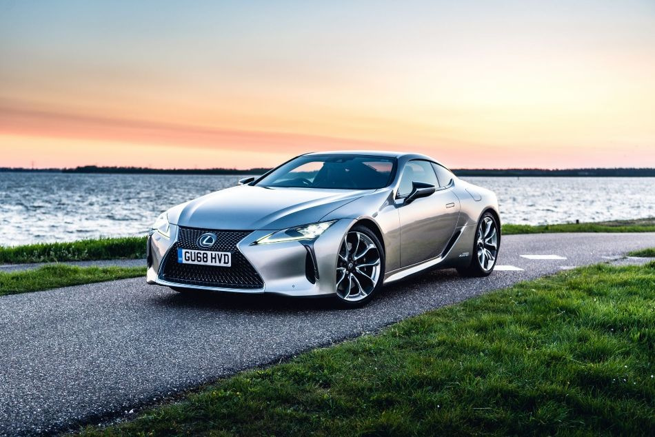 Lexus LC 500h: hybridinen urheiluauto