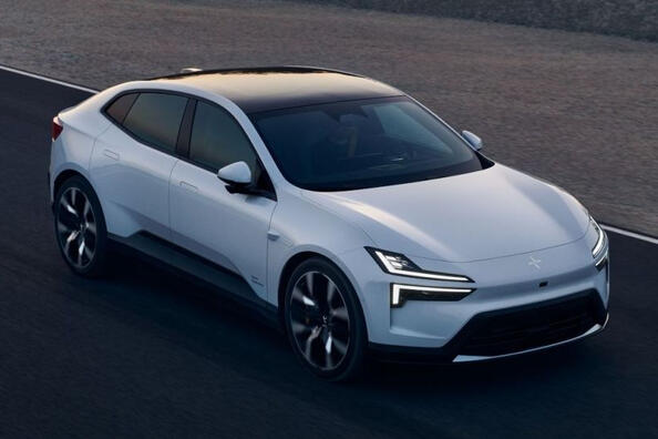 Polestar 4 -koeajo: sähköinen crossover ainutlaatuisella muotoilulla