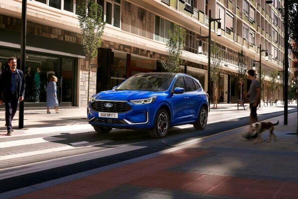 Ford Kuga 2024: uudistettu crossover uusilla ominaisuuksilla