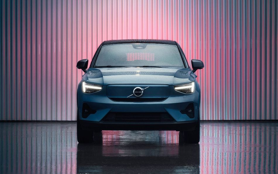 408-hevosvoimainen sähköcrossover Volvo C40