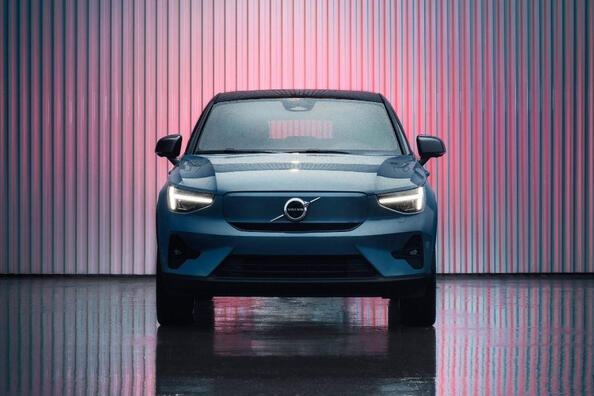 408-hevosvoimainen sähköcrossover Volvo C40