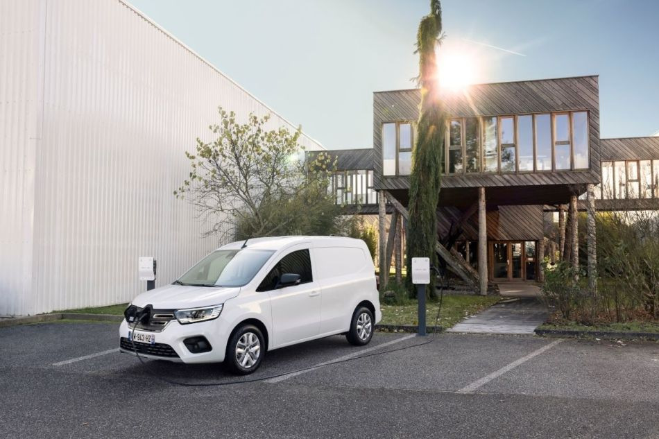 Koeajo: sähköpakettiauto Renault Kangoo Van E-Tech