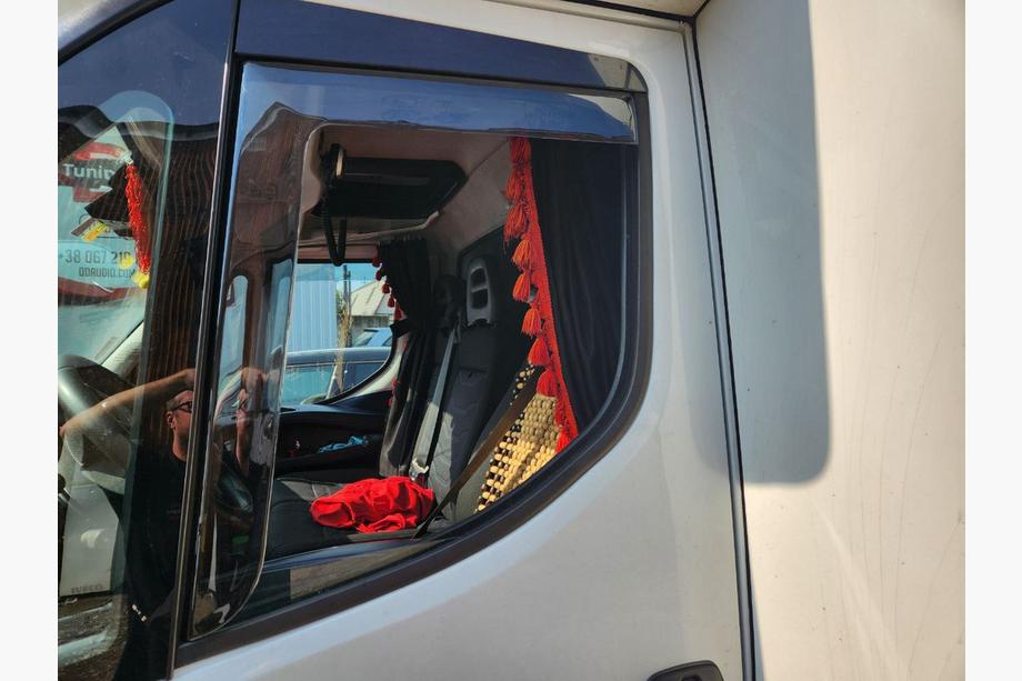 Iveco Daily 2014– Tuuliohjaimet, upotettavat (puoliläpinäkyvät, 2 kpl, Cagatay) Image