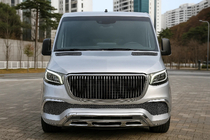 Mercedes Sprinter W907/W910 2018– Etupuskuri ja jäähdyttimen säleikkö (Maybach) kuva 1