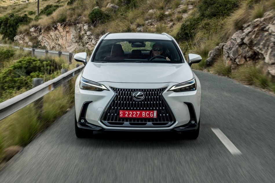 Koeajo: Lexus NX II -sukupolvi yhdistää urheilullisuuden ja mukavuuden