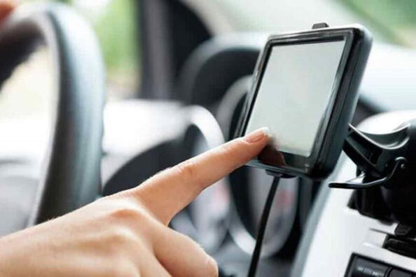 Pakolliset varusteet autoilijalle: tarvikkeet mukavaan matkaan
