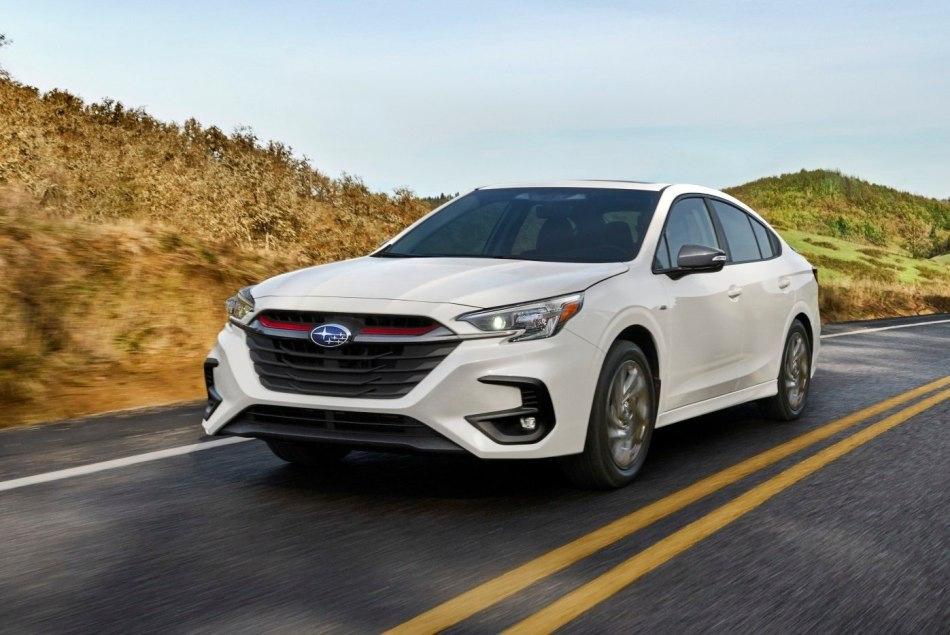 Subaru Legacy 2022: katsaus päivitettyyn 7. sukupolven sedaniin