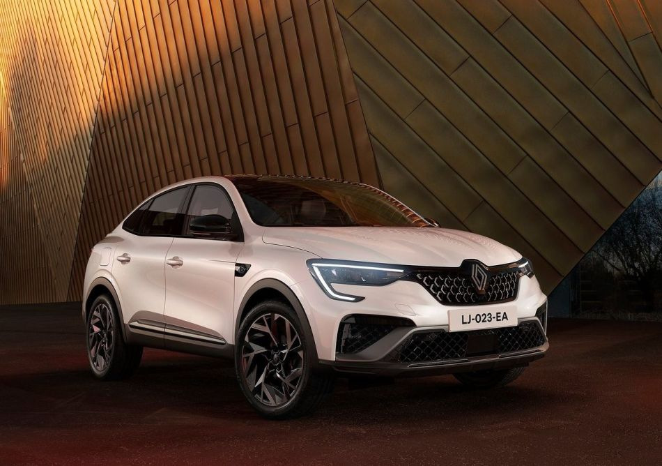 Katsaus Renault Arkana 2023 -facelift-versioon