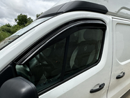 Renault Trafic 2015– Ikkunatuuliohjaimet EuroCap (2 kpl) kuva 1