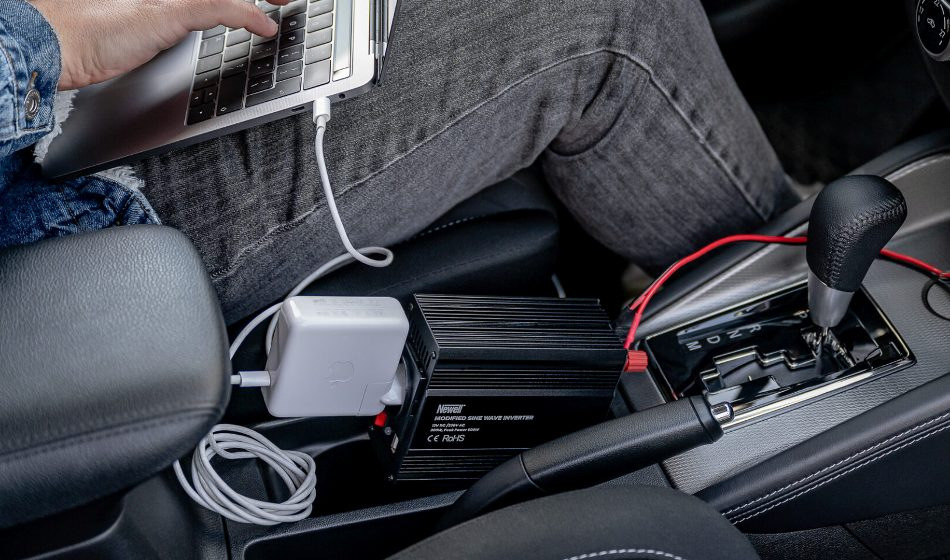 Näin saat autoon 220 V
