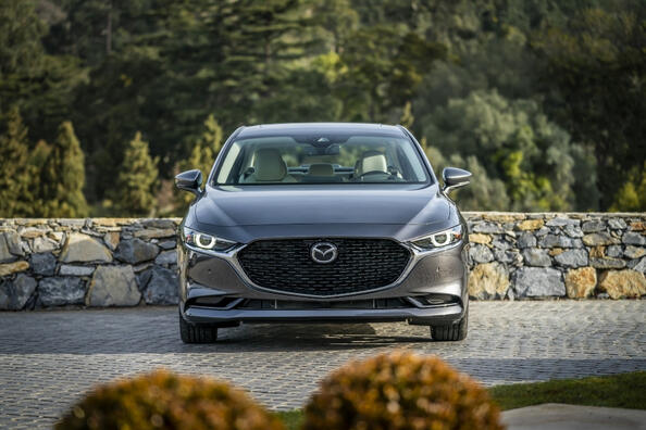 Mazda 3 Sedan IV -sukupolven katsaus