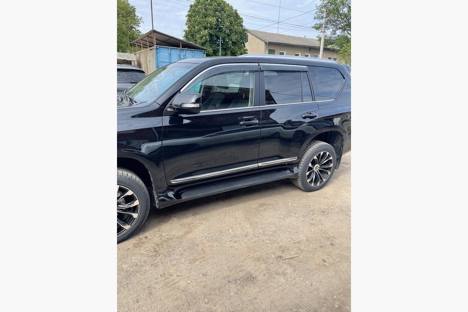 Lexus GX460 2009–2023 Sivuporrast (2 kpl, alumiini) Musta (harmaa askelpinta) Kuva 8